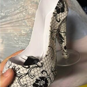 Elegant Black and White Heel Tape Dispenser